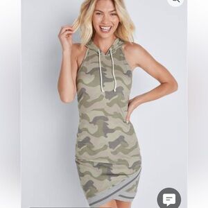 Venus - Causual hooded camouflage print dress